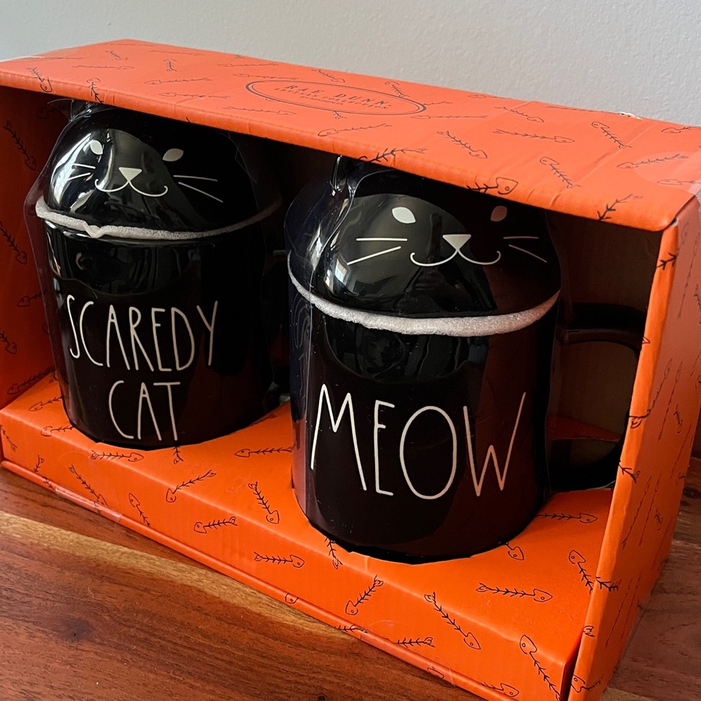 NEW IN BOX • RAE DUNN SCAREDY CAT & MEOW MUG SET